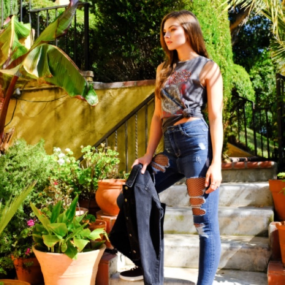 2xHOST PICK✨Distressed jeans jacket w/ embroidery✨ - Picture 3 of 7